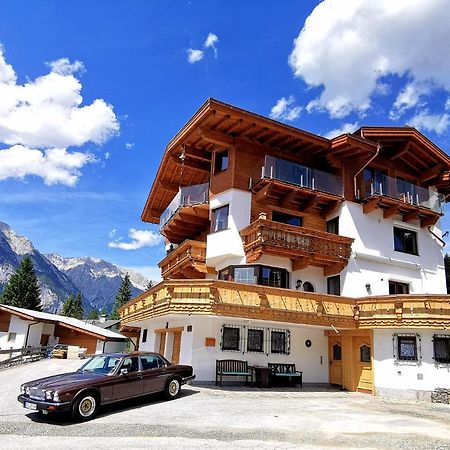 Schickster Sky Lodge 洛伊塔施 外观 照片